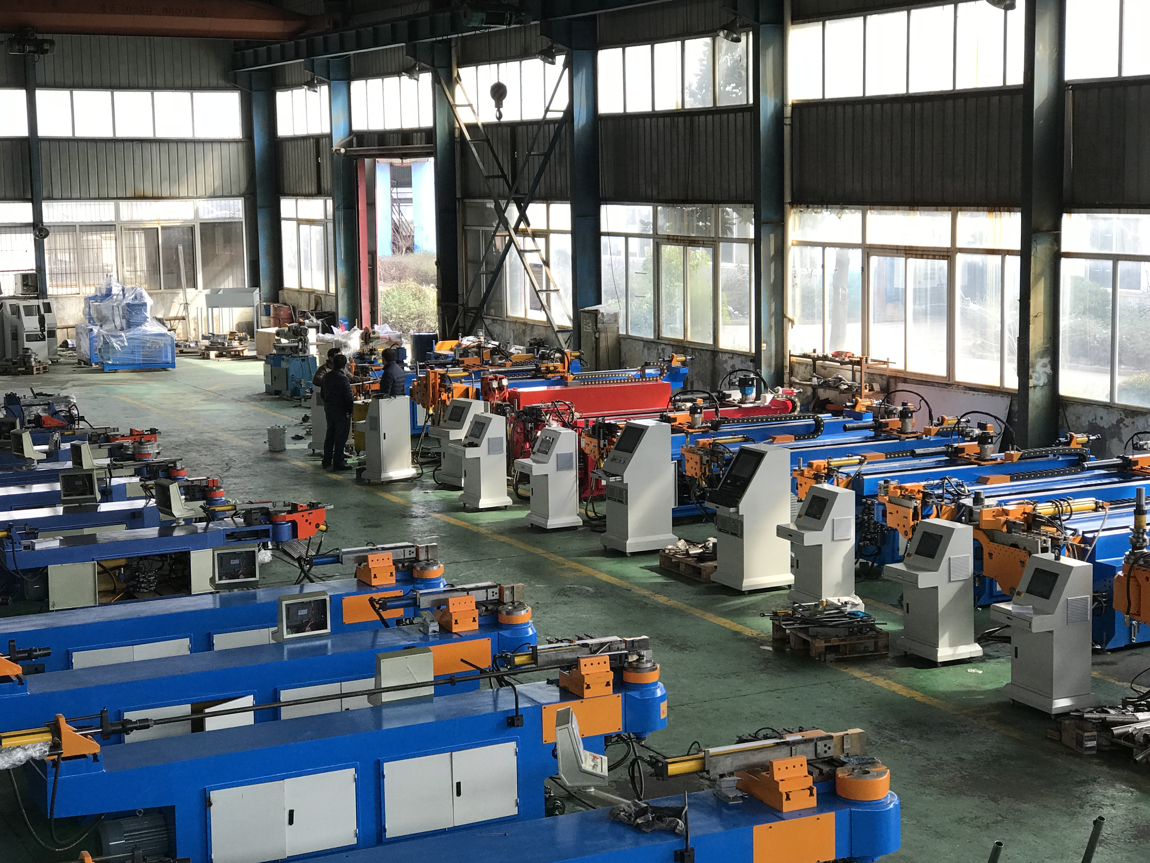 彎管機廠家生產(chǎn)車間